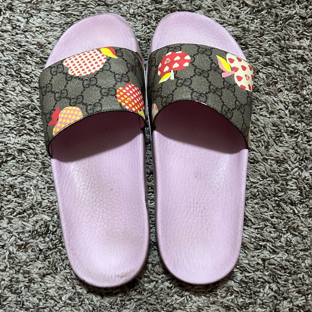 Gucci flip flops